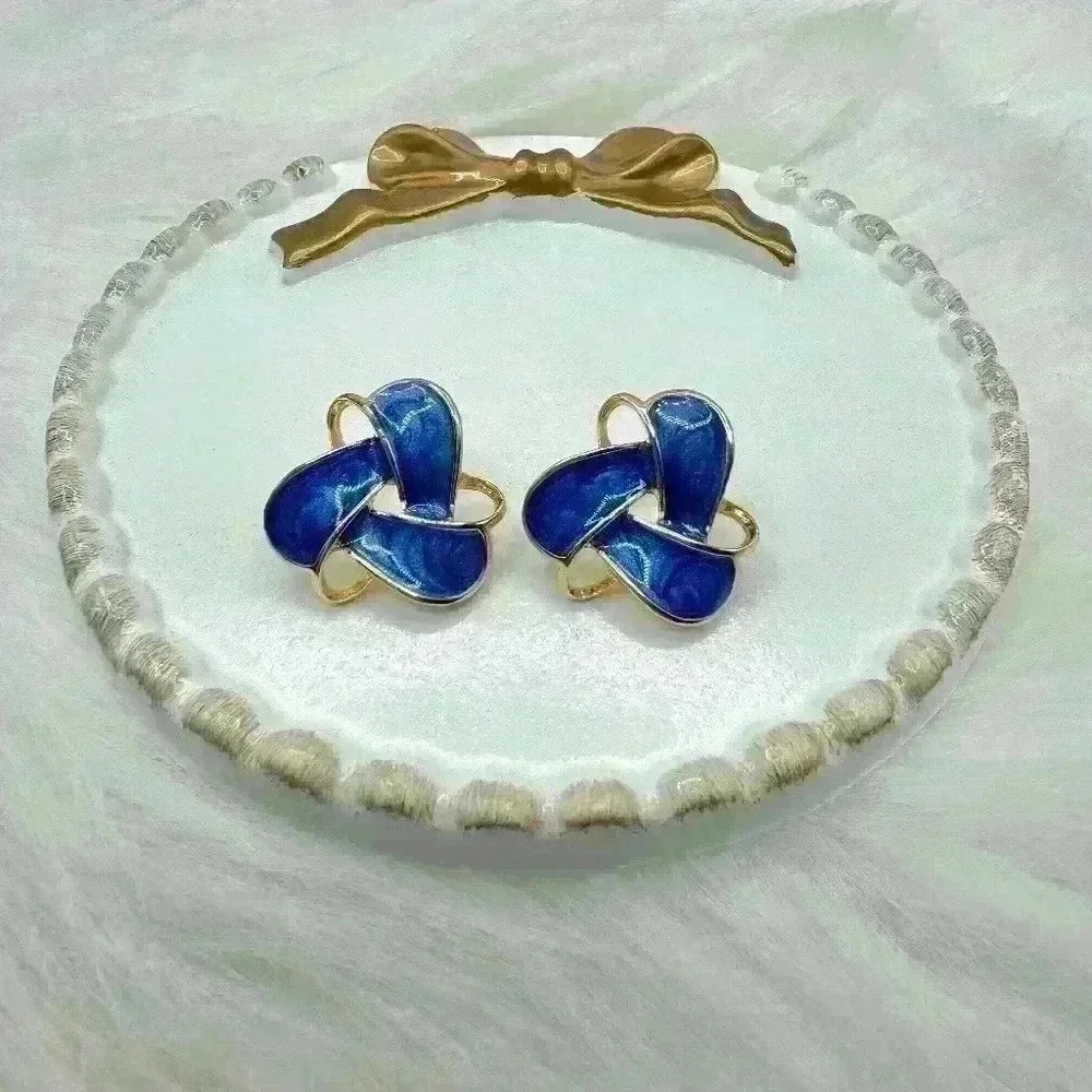 Cute Enamel Flower Earrings Stud Earrings in Blue